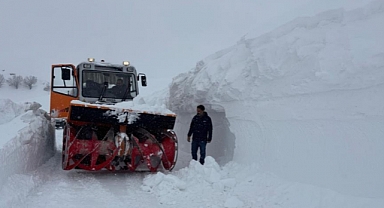 Tunceli'de kar kalınlığı 3,5 metreyi buldu  