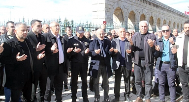 Beyşehir Gölü kıyısında rahmet ve berekete şükür için eller duaya açıldı