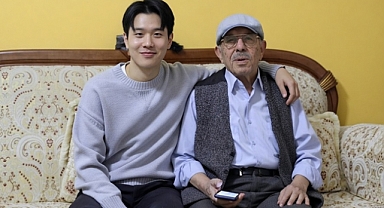 Jinho Jo'dan Duygusal Ziyaret: 96 Yaşındaki Kore Gazisine Sarıldı!