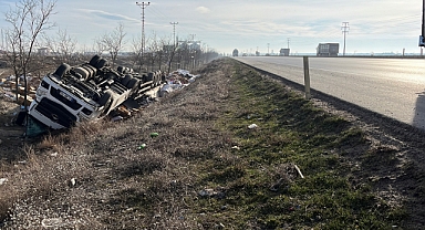 Kontrolden çıkan tır şarampole devrildi: 2 yaralı