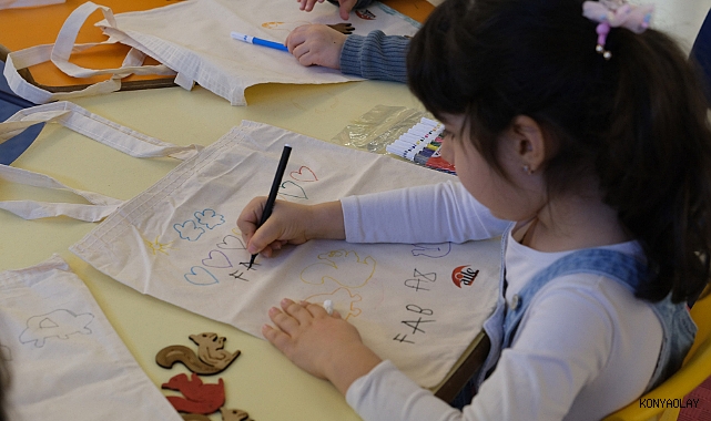 Konya Büyükşehir, Konya'daki Gazzeli çocukların resimlerinden sergi açtı