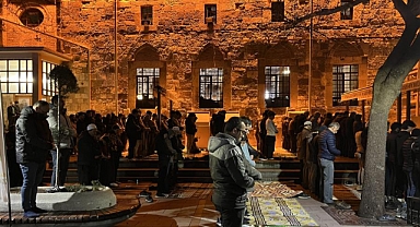 Ramazan ayının ilk teravih namazı kılındı