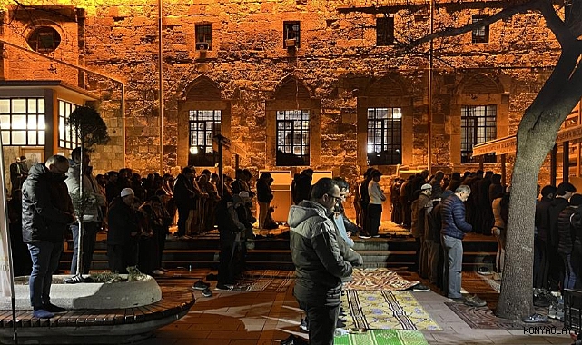 Ramazan ayının ilk teravih namazı kılındı   