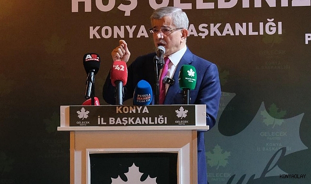 Ahmet Davutoğlu, Konya’da partisinin iftar yemeğine katıldı.