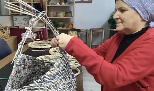 Atık kağıtlar hünerli ellerde sanata dönüşüyor