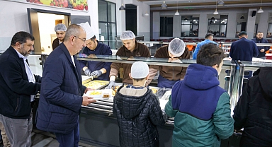 Başkan Kavuş, hafızlık yolcularıyla sahur sofrasında buluştu