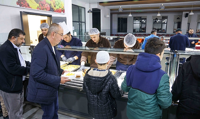 Başkan Kavuş, hafızlık yolcularıyla sahur sofrasında buluştu