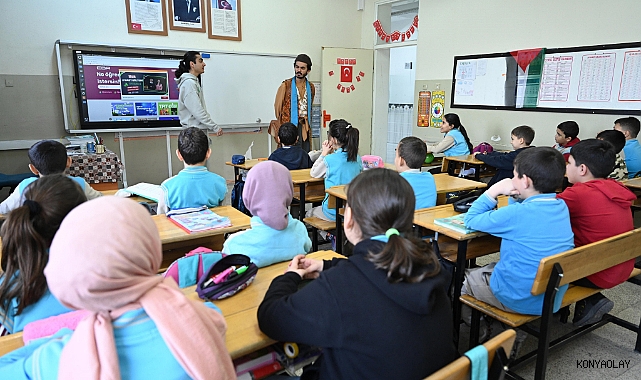 Çat Kapı Sınıf Tiyatrosu Öğrencilerle