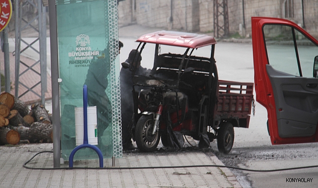Elektrikli üç tekerlekli motosiklet alev alev yandı 