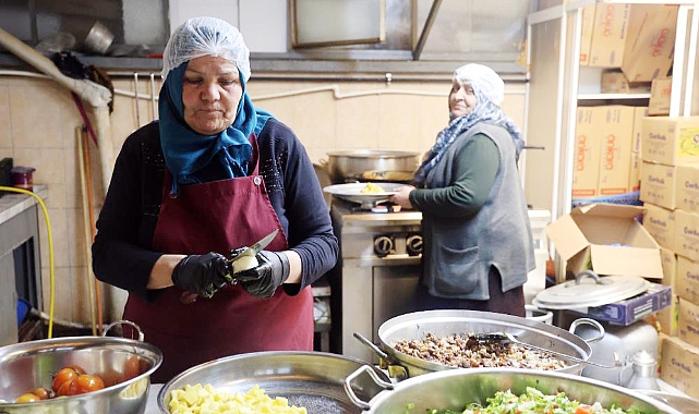 Emekli Sema öğretmen aşevinde engelli ve kimsesizlere