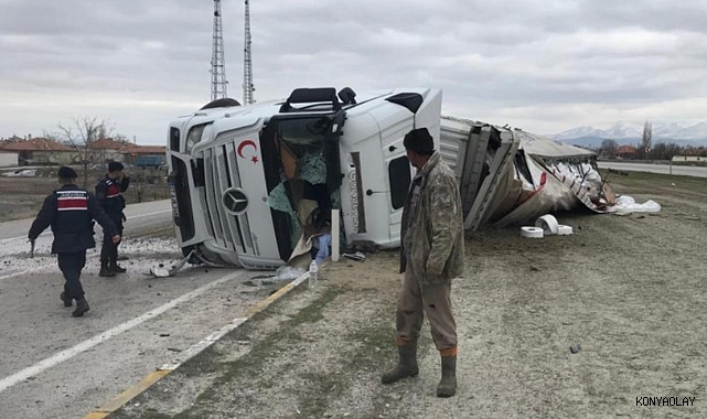 Ereğli'de iplik yüklü tır devrildi,1 kişi yaralandı