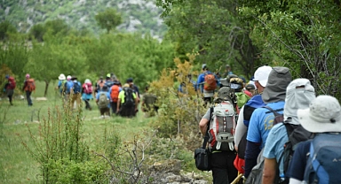 Gelin hep birlikte yürüyelim