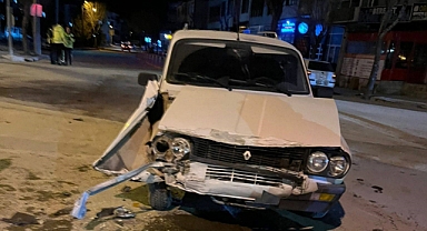 Kamyonet ile otomobil çarpıştı: 1 yaralı