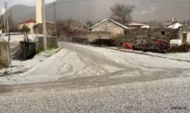 Karapınar'da şiddetli dolu: Üreticiyi ürün kaybı korkusu sardı