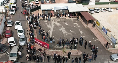 Konya'da metrelerce plaka değiştirme kuyruğu