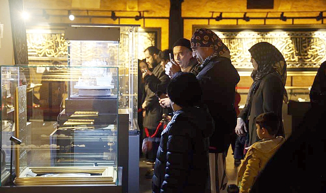 Konya'da Mukaddes Emanetler sergisine yoğun ilgi