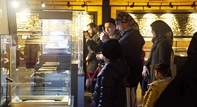 Konya'da Mukaddes Emanetler sergisine yoğun ilgi