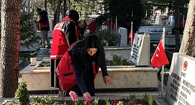 Konya'da şehitliklerde temizlik ve bakım çalışmaları başlatıldı