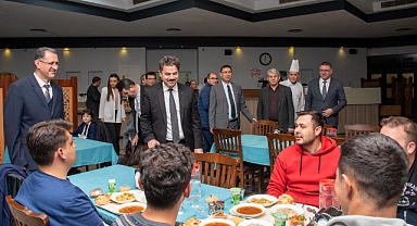 Rektör Prof. Dr. Hüseyin Yılmaz’dan gençlere iftar ziyareti