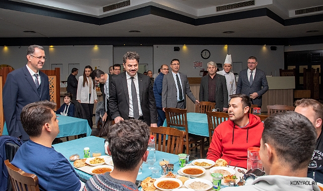 Rektör Prof. Dr. Hüseyin Yılmaz’dan gençlere iftar ziyareti