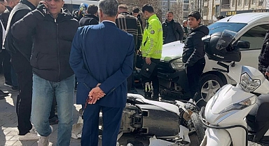 Trafik uygulamasındaki polis memuruna motosiklet çarptı