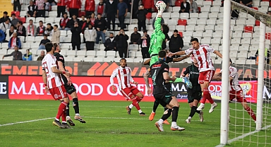 Antalya’da Soğuk Duş! Konyaspor, Antalyaspor’un Evinde Sessizliği Tek Golle Bozdu!