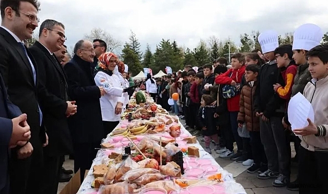 Beyşehir Belediye Başkanı'ndan 42 metrelik sofraya davet