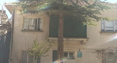 Beyşehir’de pencereden düşen küçük çocuk yürekleri ağza getirdi