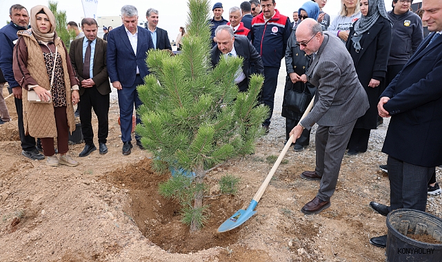 Geleceğe yeşil miras! Konya'da 9 bin 400 fidan toprakla buluştu