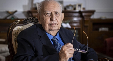 Hüsamettin Cindoruk hayatını kaybetti