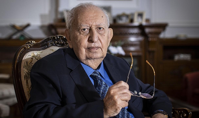 Hüsamettin Cindoruk hayatını kaybetti