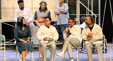 Kafesten Bir Kuş Uçtu 