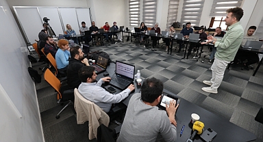 Konya Büyükşehir Personeline Yapay Zekâ Odaklı Eğitim Programı Düzenlendi