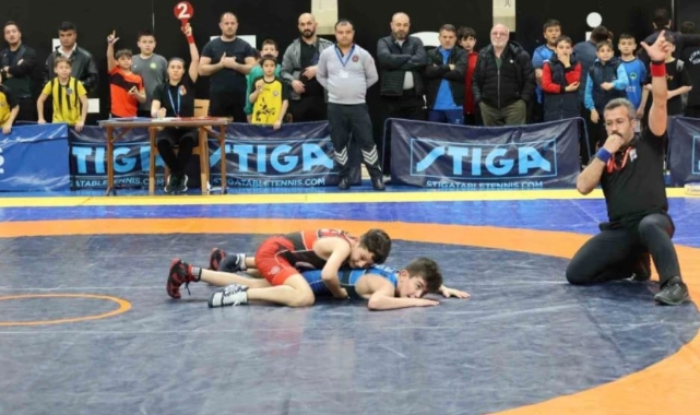 Konya'nın 'altın' çocukları! Minderde şampiyonluk yemini