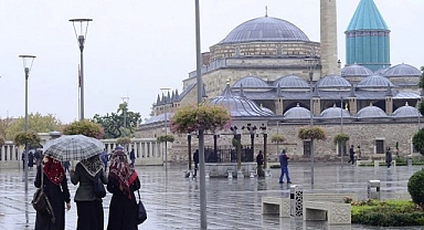 Konya'da sıcaklıklar çakılıyor, şimşekler çakacak! Hafta sonu plan yapanlar dikkat
