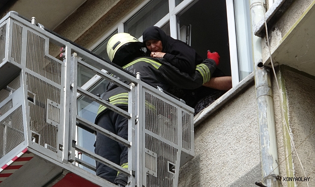 Konya'da yangında mahsur kalanlar böyle kurtarıldı