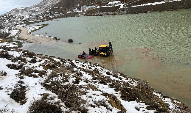 Konya'da yol sular altında kaldı... Aile ölümden döndü