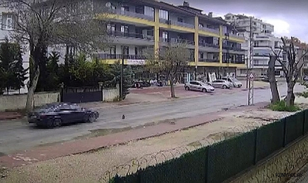 Konya'da yürek burkan olay: Çarpan gitti, yavrusu terk etmedi