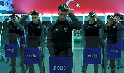 Konyasporlu futbolcular polislik yaptı