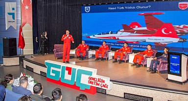 Türk Yıldızları, İKAF’26 kapsamında öğrencilerle buluştu