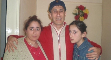 15 yıldır kayıp kızının izini süren gözü yaşlı anne