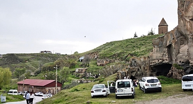 Ahlat'ın tarihi ve doğal güzelliklerine ziyaretçi akını