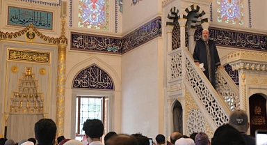 Japonya'da bayram namazı yoğun katılım nedeniyle 3 kez kılındı   