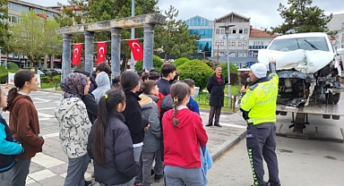 Konya Beyşehir’de trafik kuralları uygulamalı anlatıldı