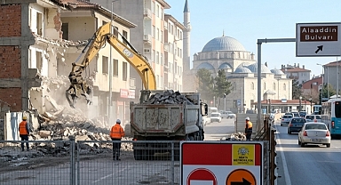 Konya'da Ulaşım Düzenlemesi! O Cadde Araç Trafiğine Kapatılıyor