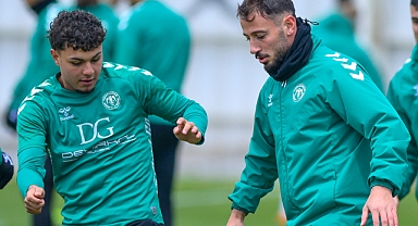 Konyaspor, Beşiktaş maçı için İstanbul'a uçtu