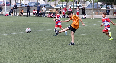 Meram’da çocukların futbol şöleni nefes kesti