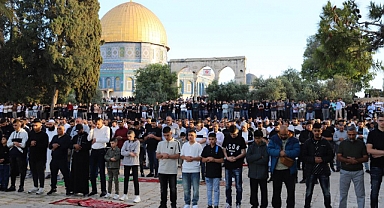 Mescid-i Aksa'da bayram namazı 140 bin Müslümanla kılındı   