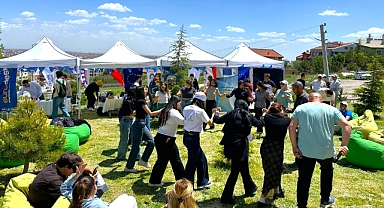 NEÜ’lü öğrenciler AB fırsatlarını festival havasında öğrendi