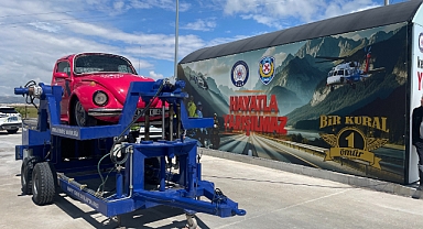 Sürücülere dikkat çeken 'yaşam tüneli' uygulaması